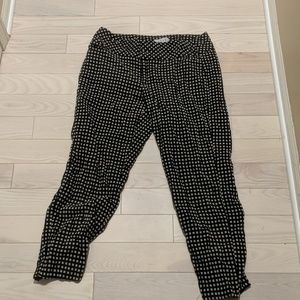 Elle Cream and Black pants. Great condition 👍.